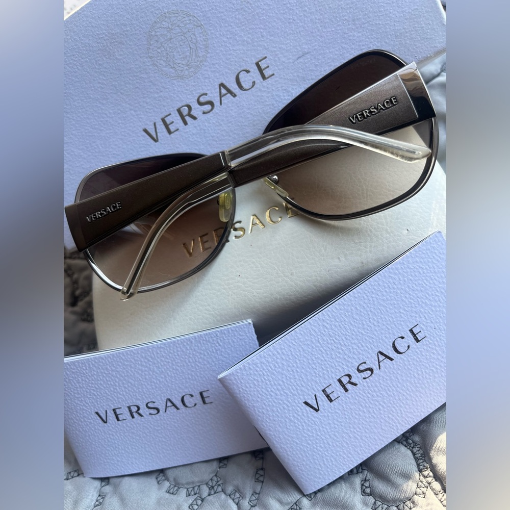 VERSACE Made in Italy Sunglasses - Picture 15 of 16